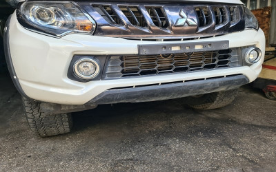 Mitsubishi L200 Çıkma Ön Tampon