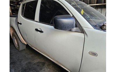 Mitsubishi L200 CR sağ ön kapı beyaz