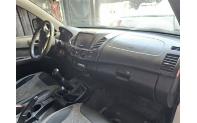 Mitsubishi L200 CR göğüs