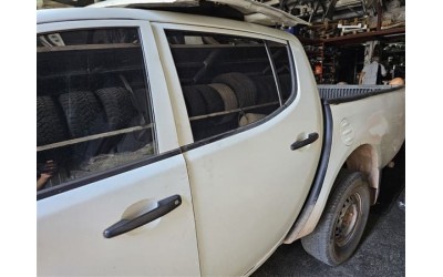 Mitsubishi L200 CR sol arka kapı beyaz
