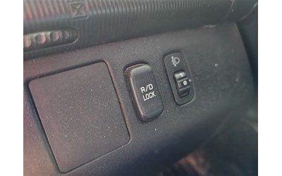 Mitsubishi L200 CR r/d lock düğmesi