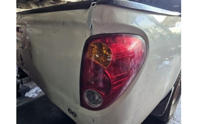 Mitsubishi L200 CR sağ stop camı