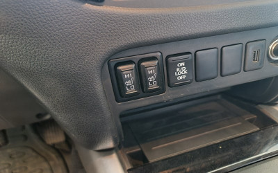 Mitsubishi L200 Çıkma RD Lock Düğmesi